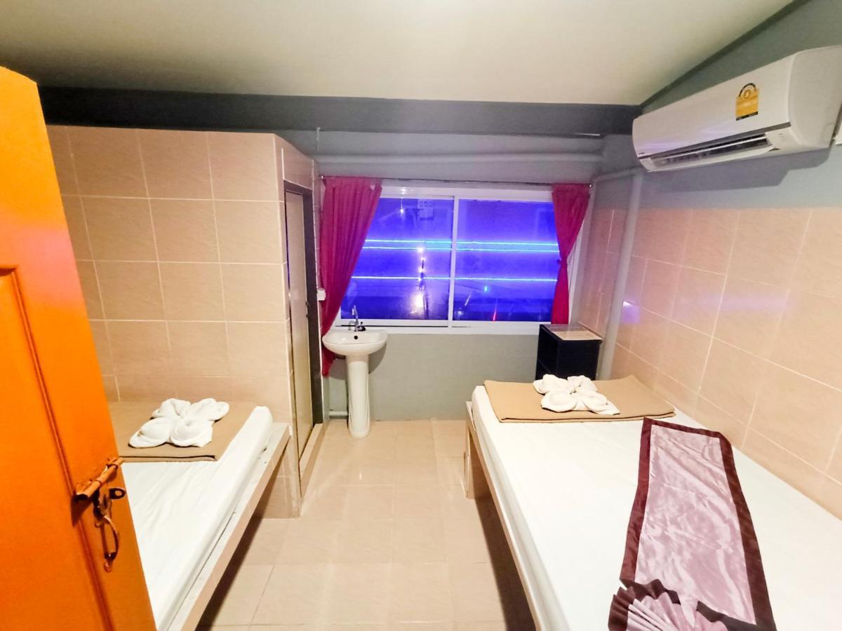 Out! A Radically Inclusive Beach Hostel By Wild & Wandering Haad Rin Room photo